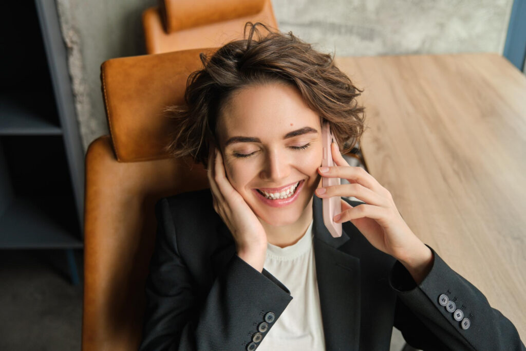 femme au téléphone